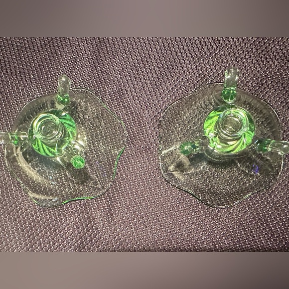 PAIR OF FENTON LOTUS 6-PETAL GREEN URANIUM VASELINE GLASS 3-FOOTED CANDLE HOLDER - Picture 5 of 11